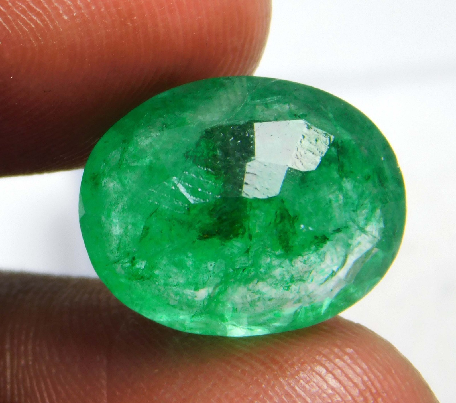8.60 ct First-Class OVAL 15.4 x 12.2 mm Colombia Green Natural Emerald Gemstone