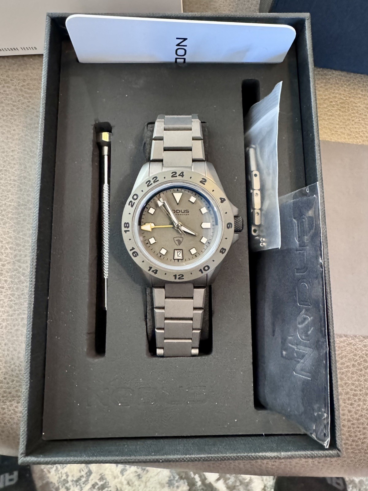 NODUS x RAVEN TRAILTREKKER Field GMT Clay 39.5mm, box & papers- only one on Ebay