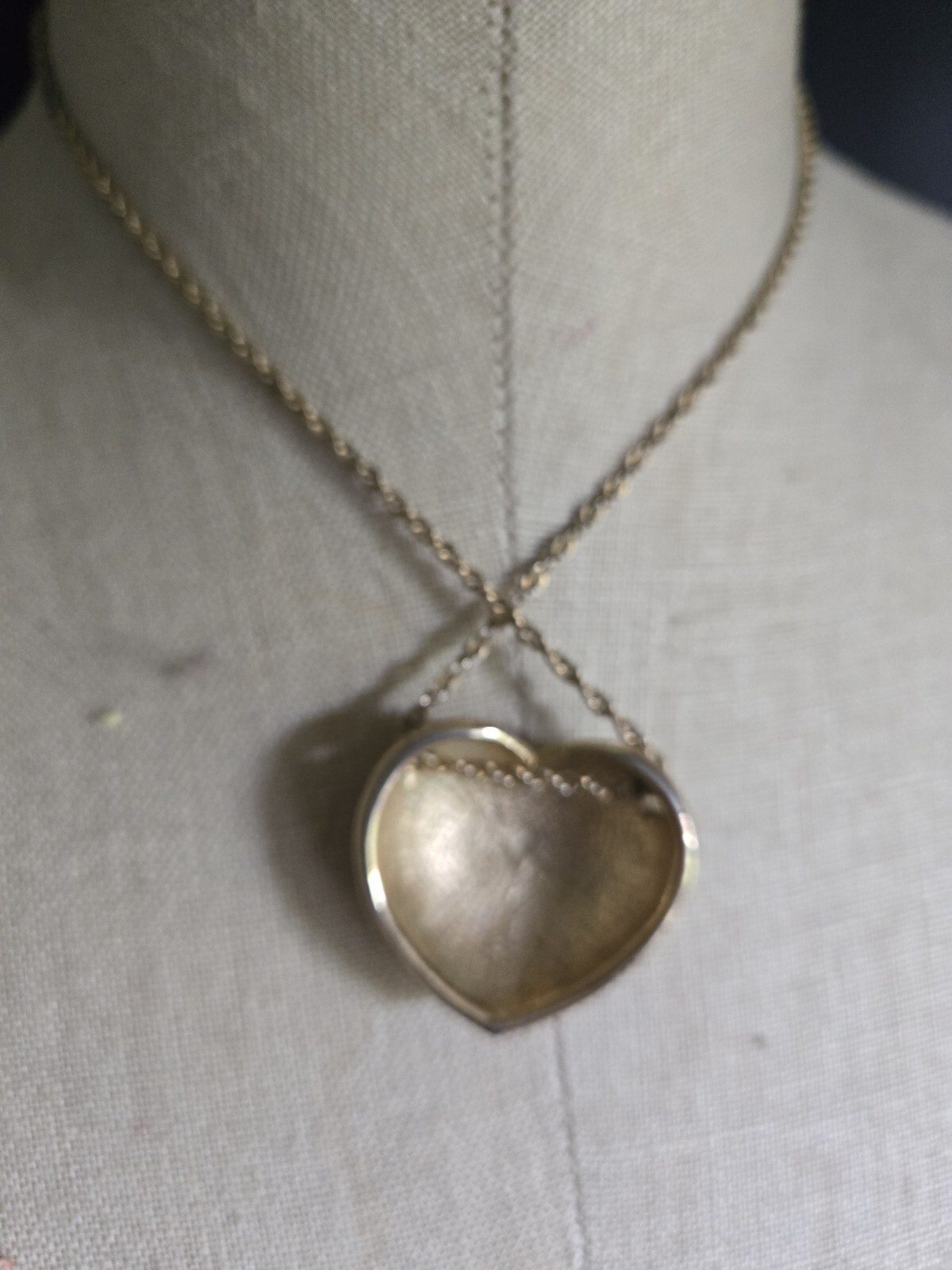 Costume Jewelry Chunky Heart Necklace Gold Tone 16″ Chain. Heart 1.25″ X 1.25″