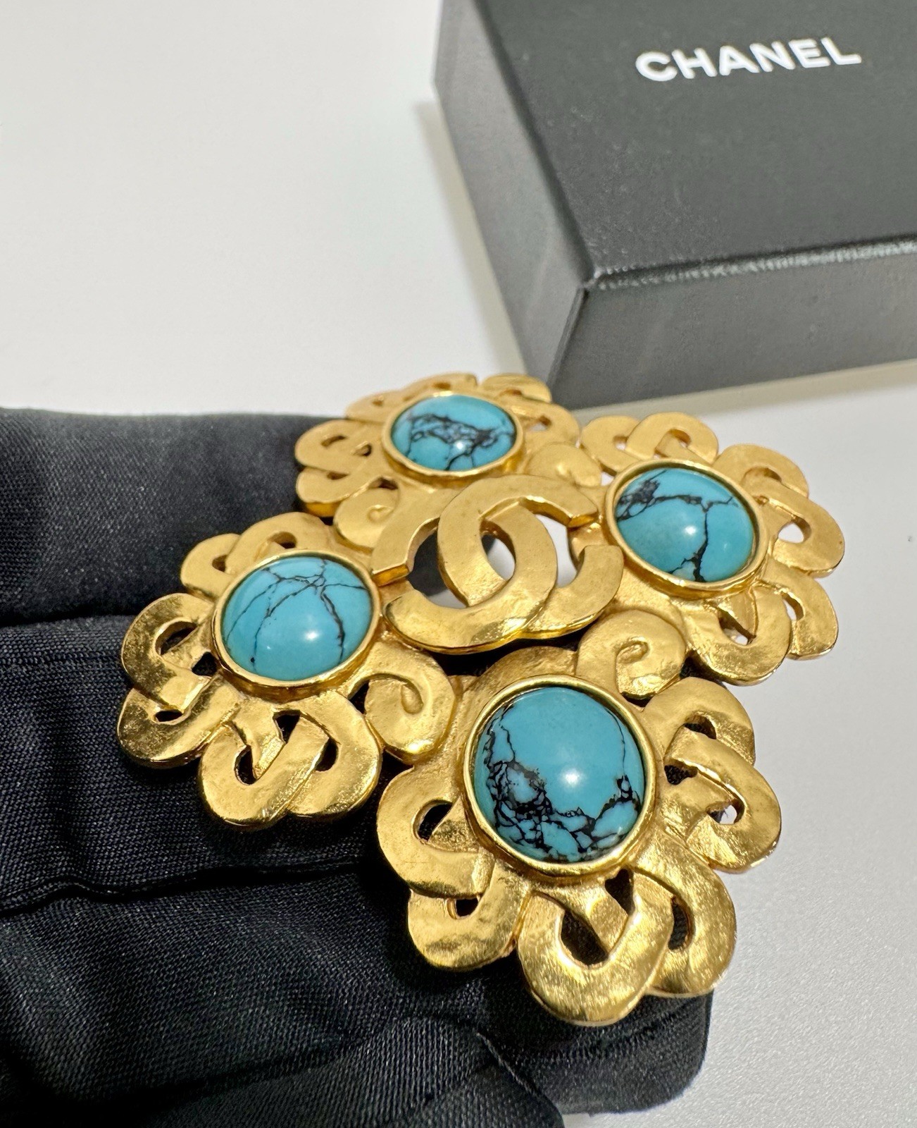 Chanel Turquoise Brooch Gold 97P Hammered Clover 24k Plated CC Vintage Very Rare