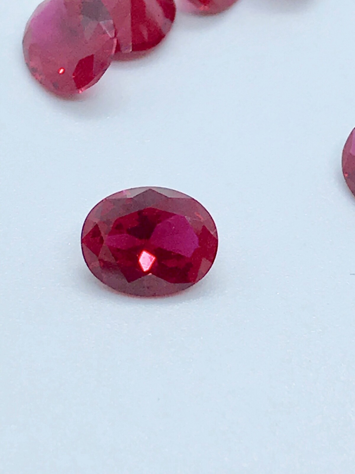 Oval lab-created ruby Lot of 5 stones (10x8mm – 4x3mms)