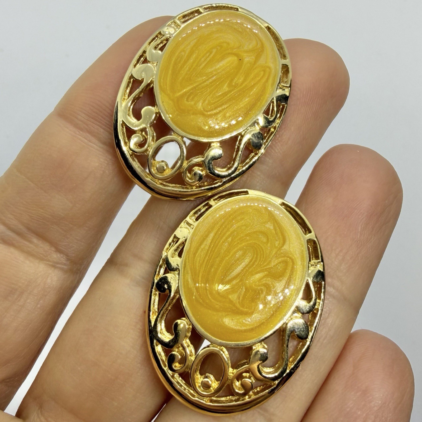 Vtg Mustard Yellow Guilloche Enamel Goldtone Filigree Statement Oval Earrings