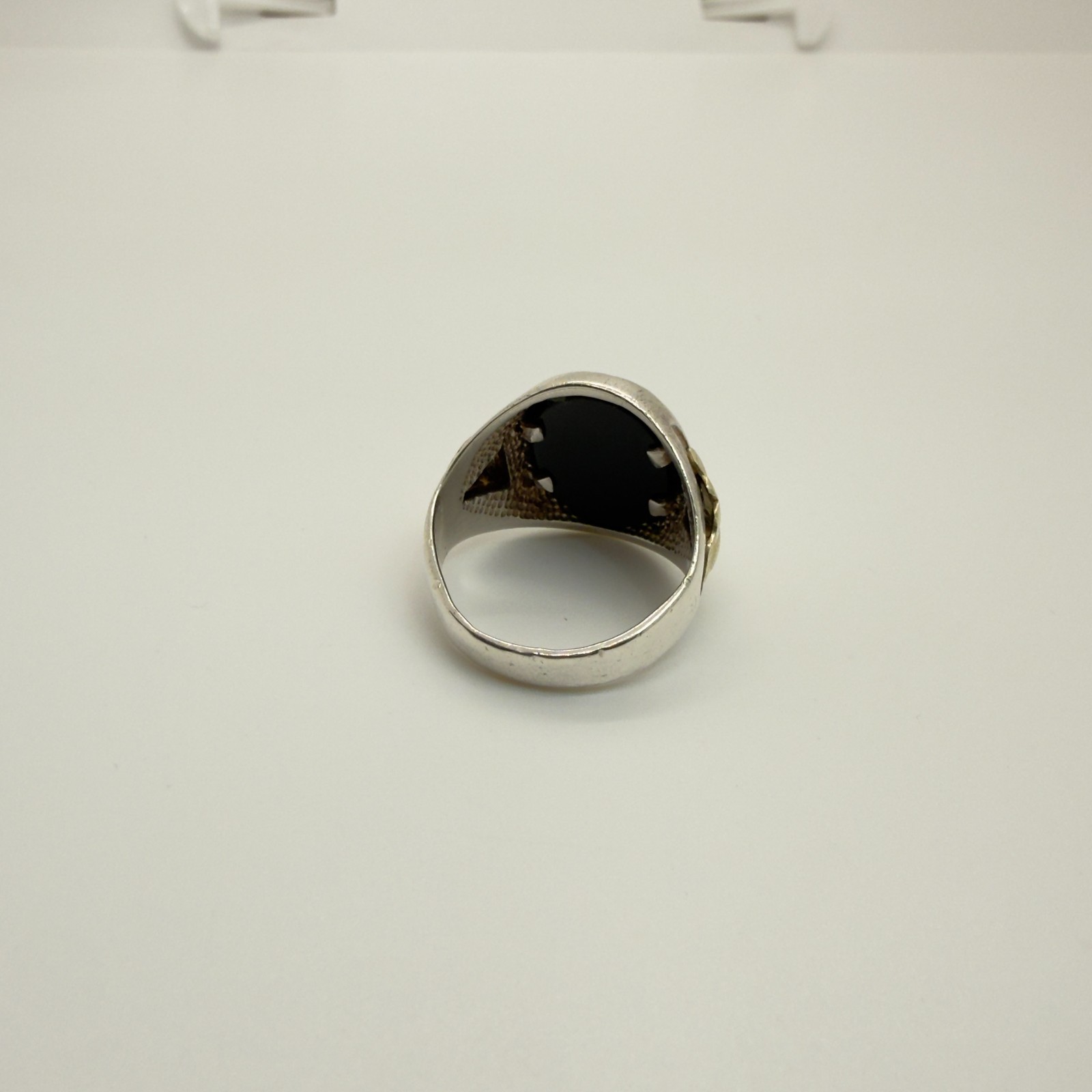 Landstrom’s 12K Black Hills Gold Sterling Silver Men’s Eagle Onyx Ring Size 9.5