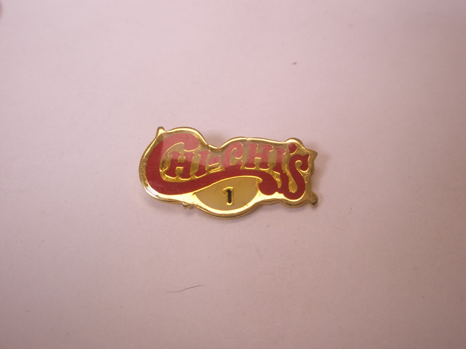 Chi-Chi’s Restaurant Employee 1 Year Service Vintage Tie Tack Lapel Pin D23