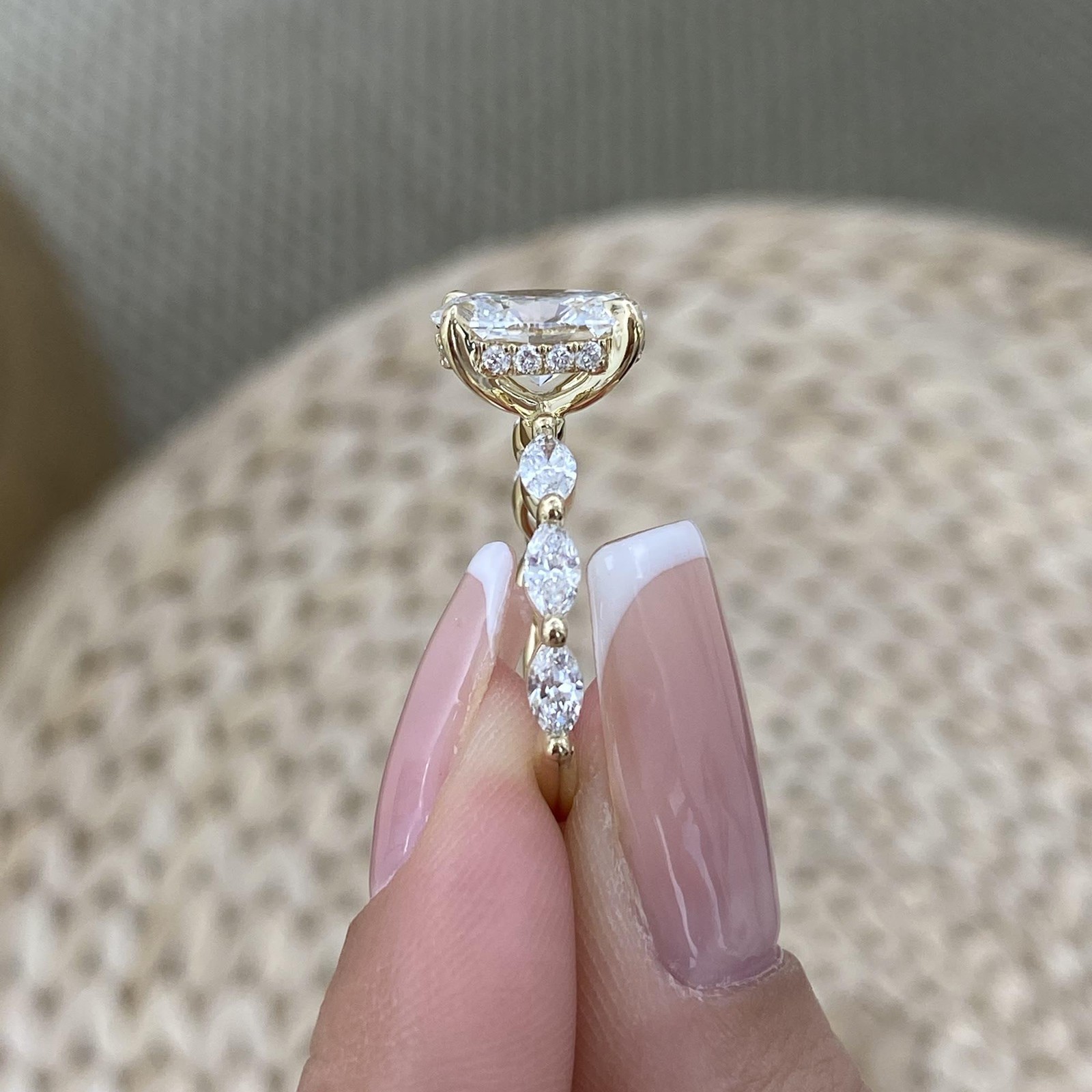 Engagement Ring Yellow Gold 2.8ct IGI Certified E/VVS2 Oval Lab Created Diamond