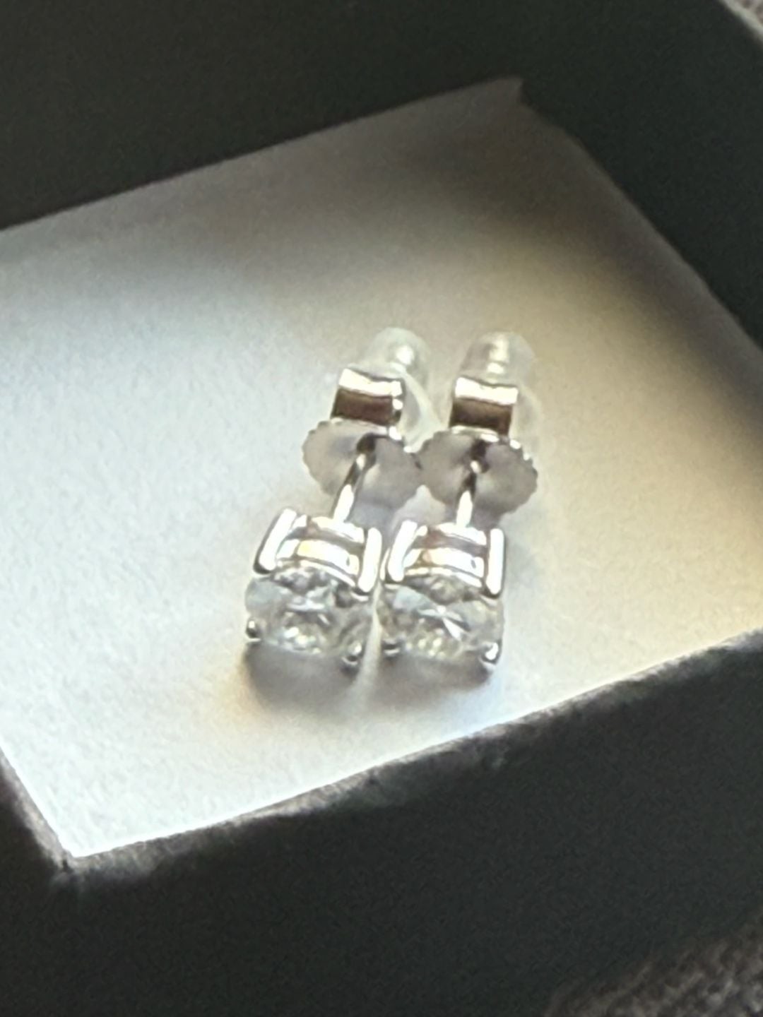 GRA Certified Round 1.0 CT Moissanite Solitaire Stud Earrings