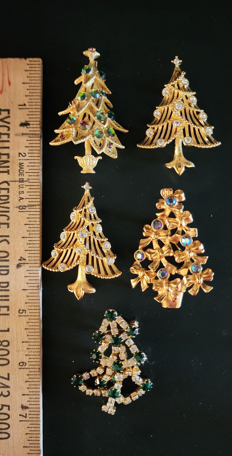 5 Christmas tree brooches. Vintage lot.