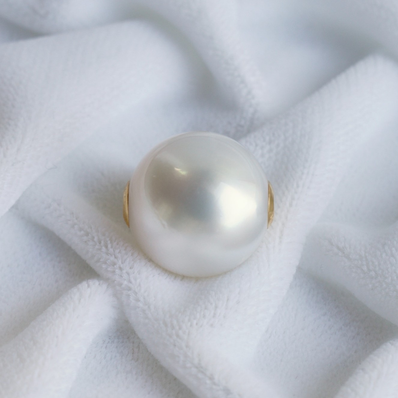 Big 13.7mm Round White South Sea Loose Pearl, Full-Drilled, 18K Yellow Gold