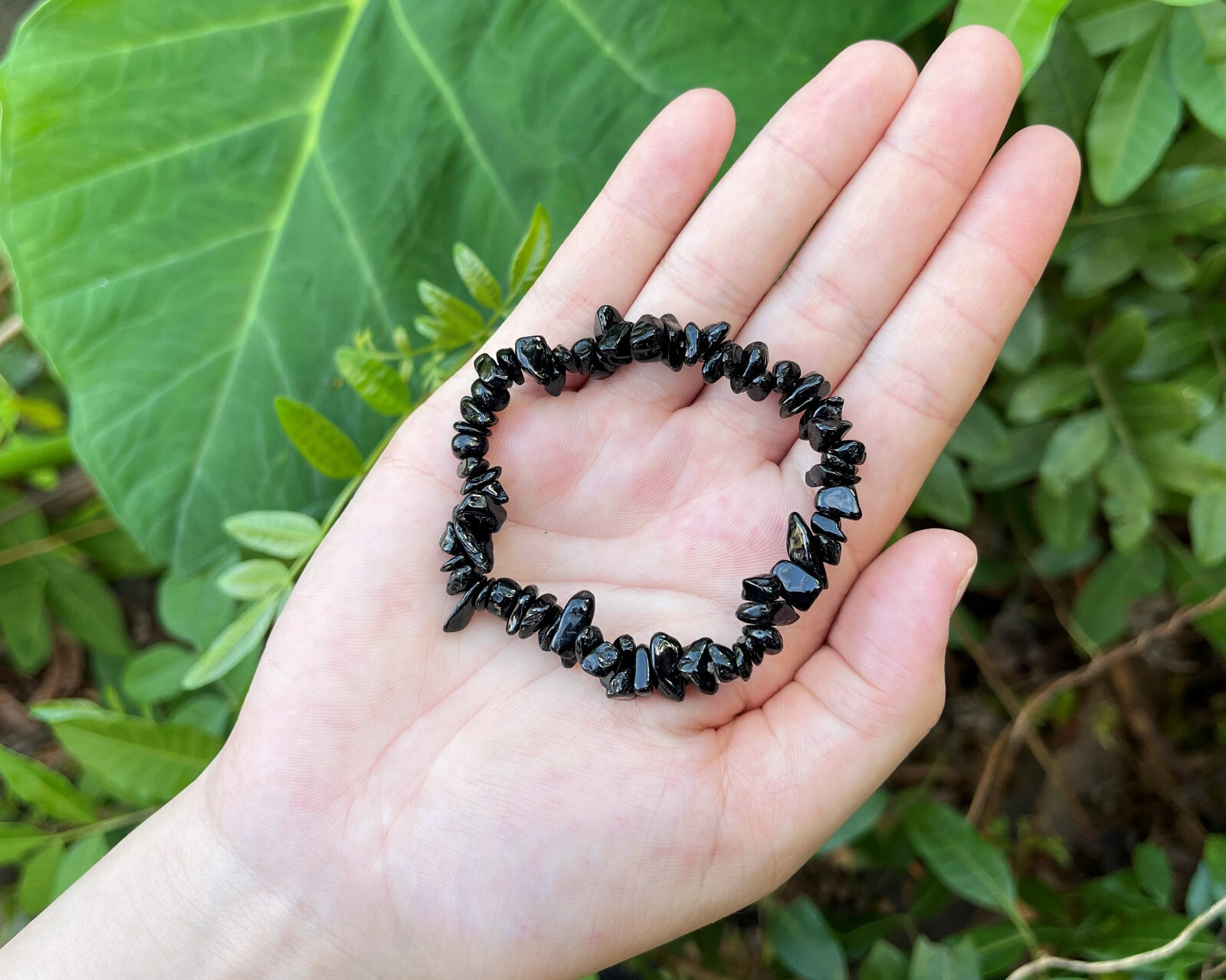 Black Tourmaline Chip Bracelet, Gemstone Chip Crystals (Stretchy – US Seller)