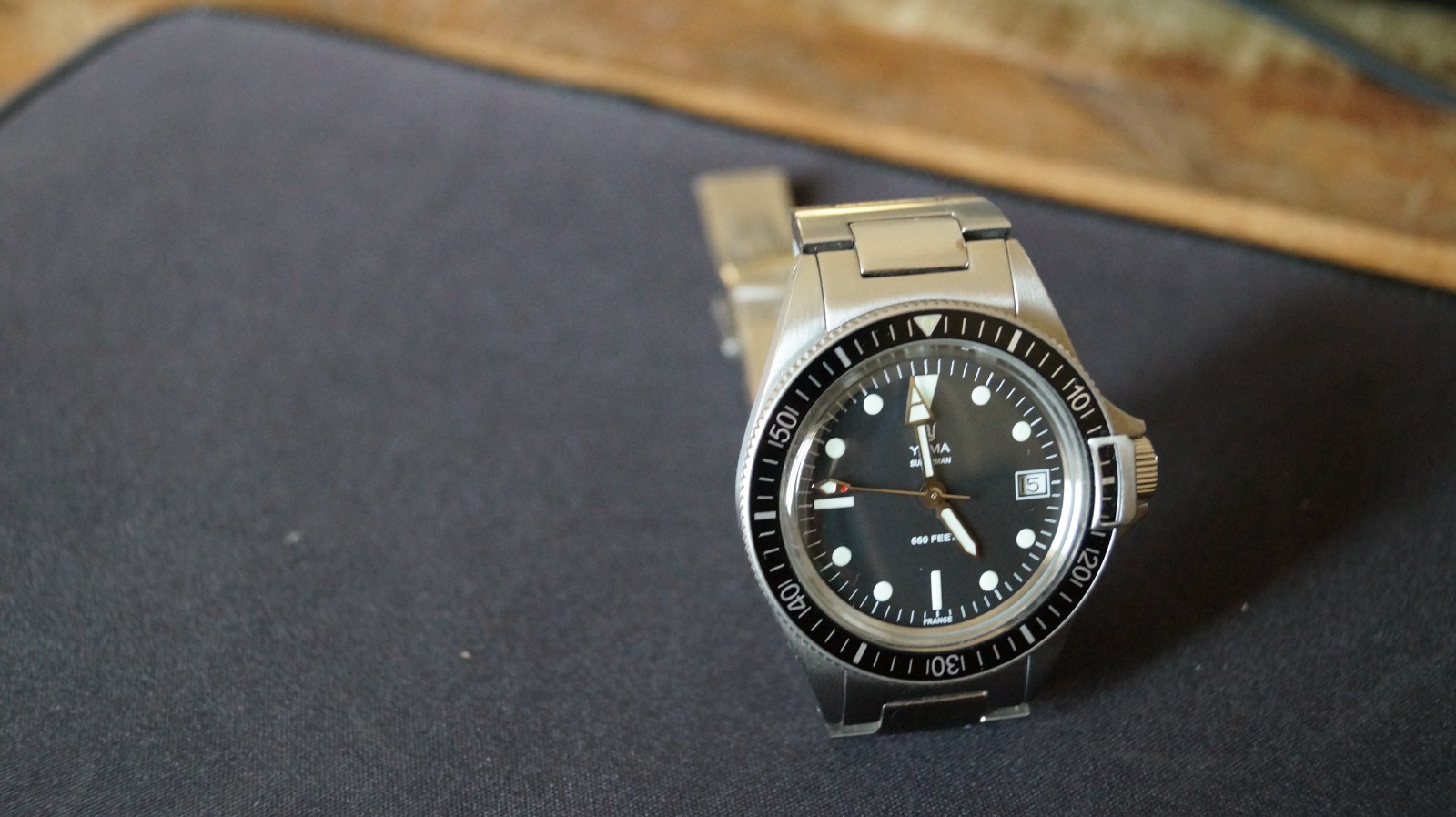 YEMA Superman Heritage Quartz 39mm Black Skin Diver YMHF1573-AM date @3
