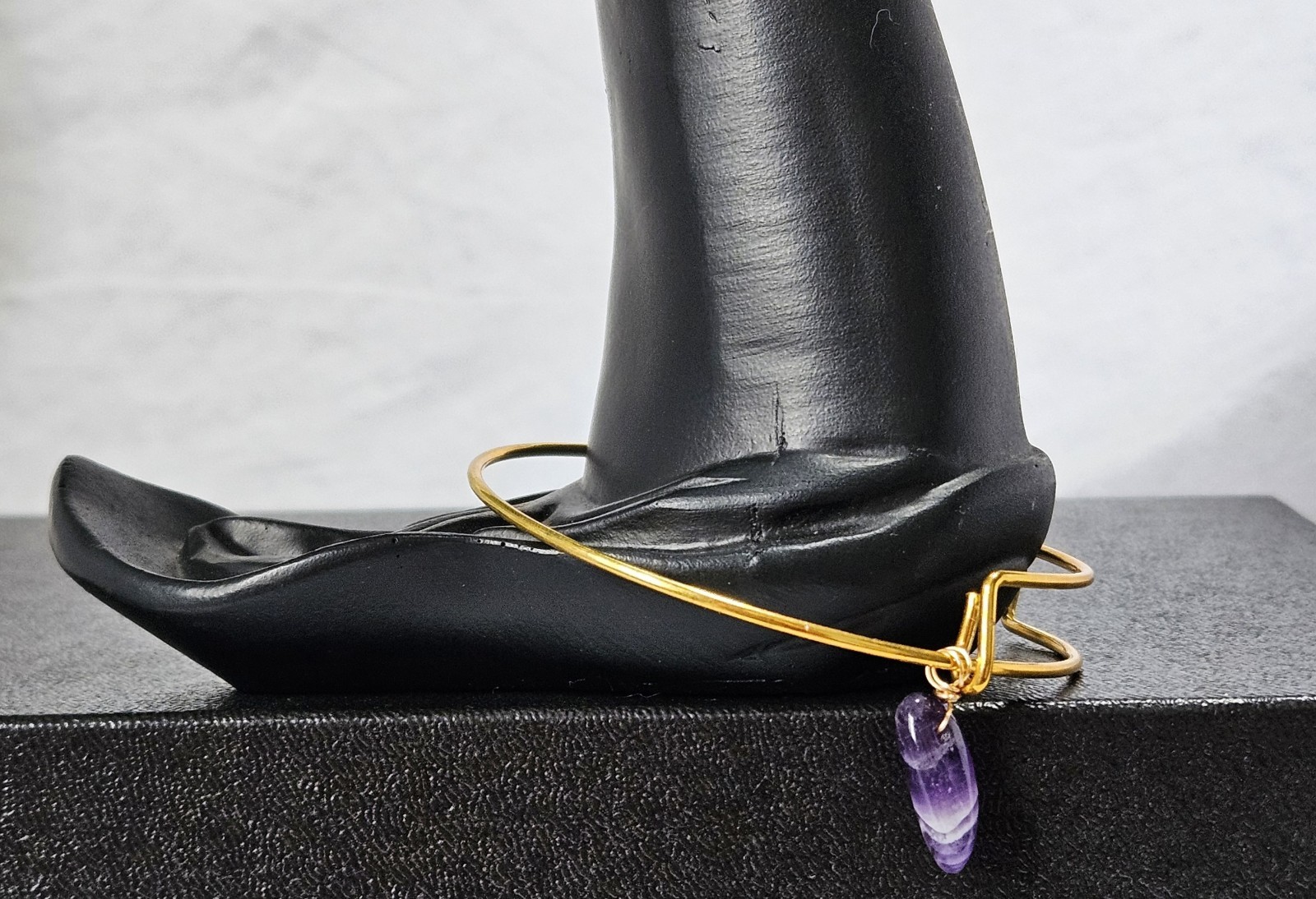 Gold Tone Bangle Bracelet Purple Stone Dangle Charm J1-3372