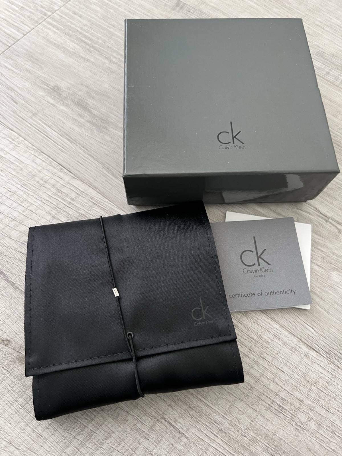 NIB Calvin Klein Jewelry Women’s Ellipse Silver Stainless Steel Bracelet Medium