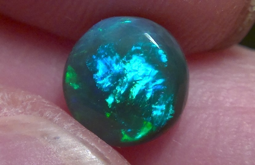 1.25cts solid Lightning Ridge black opal, stunning multicolour *see video*