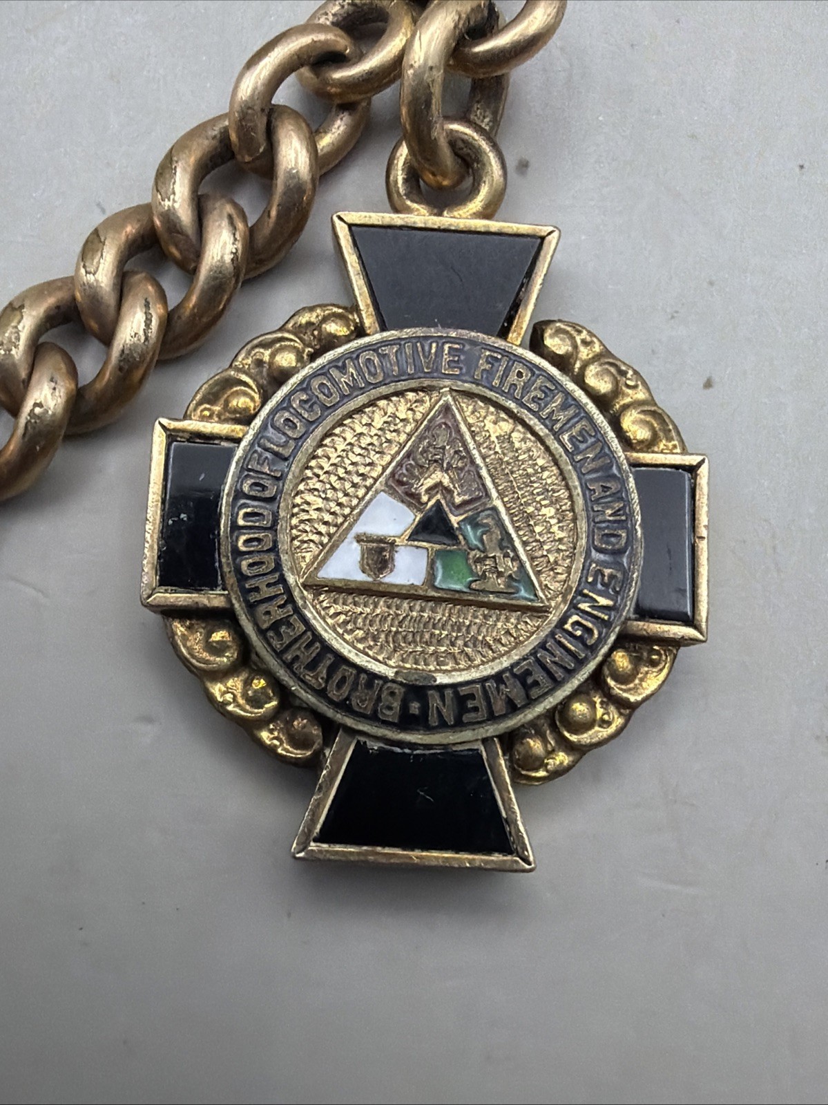 BROTHERHOOD OF LOCOMOTIVE ENGINEERS FIREMEN RAILROAD UNION WATCH FOB & 12″ CHAIN