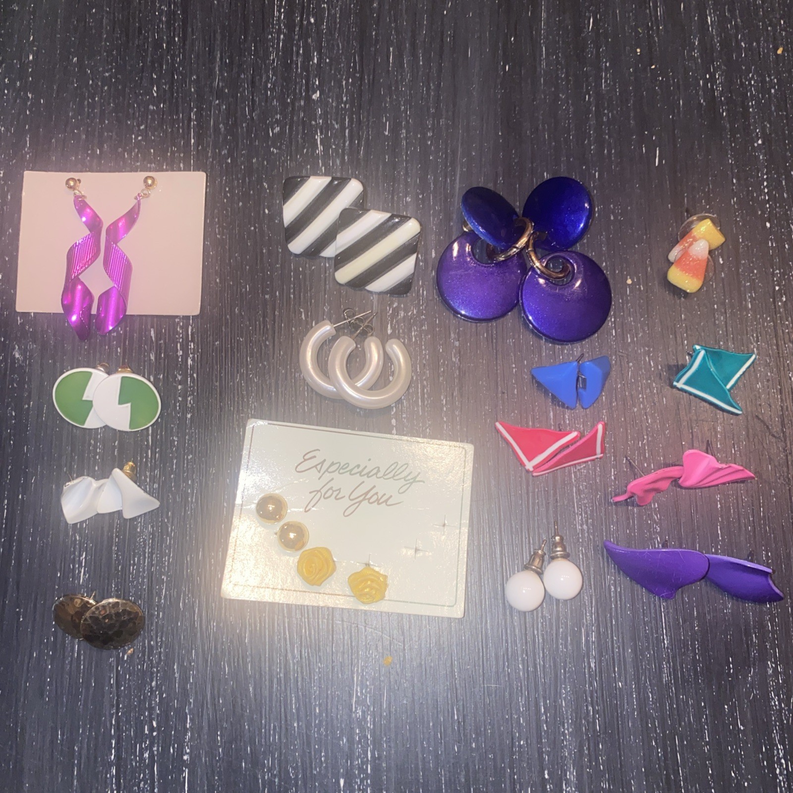 Vintage Earrings Pierced Metal Plastic Resin Huggies Dangle Hoop Lot Of 16