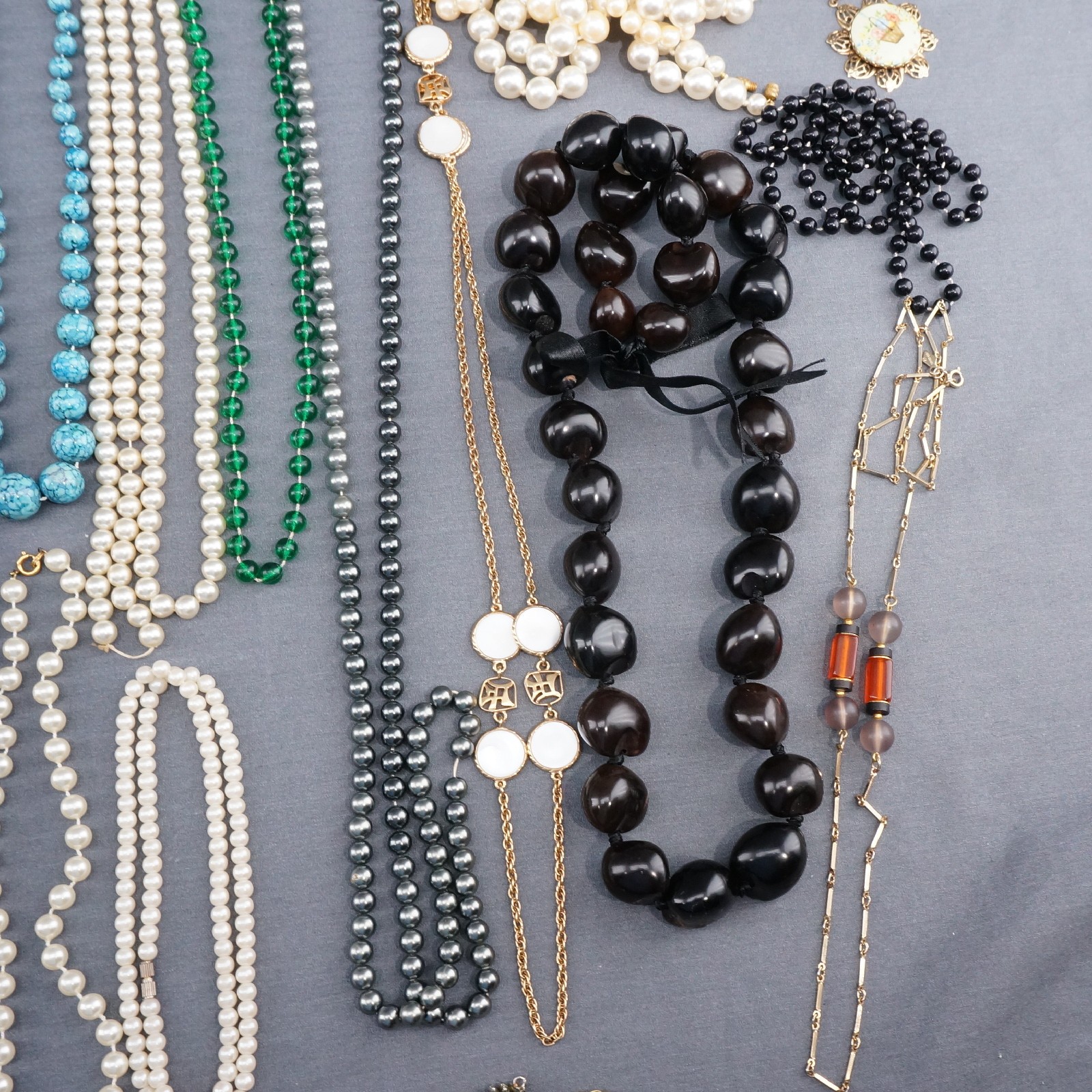 Lot of 4lb 10oz Vintage/Modern Mixed Costume Jewelry Necklaces Chokers 50+ pcs