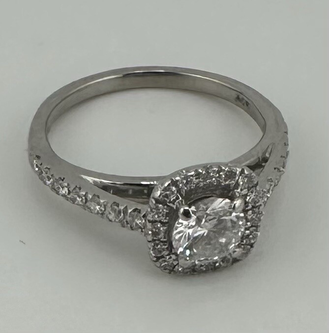 Stunning 1.0 Carat Diamond & 14K White Gold Engagement Ring | Appraised Val $3K