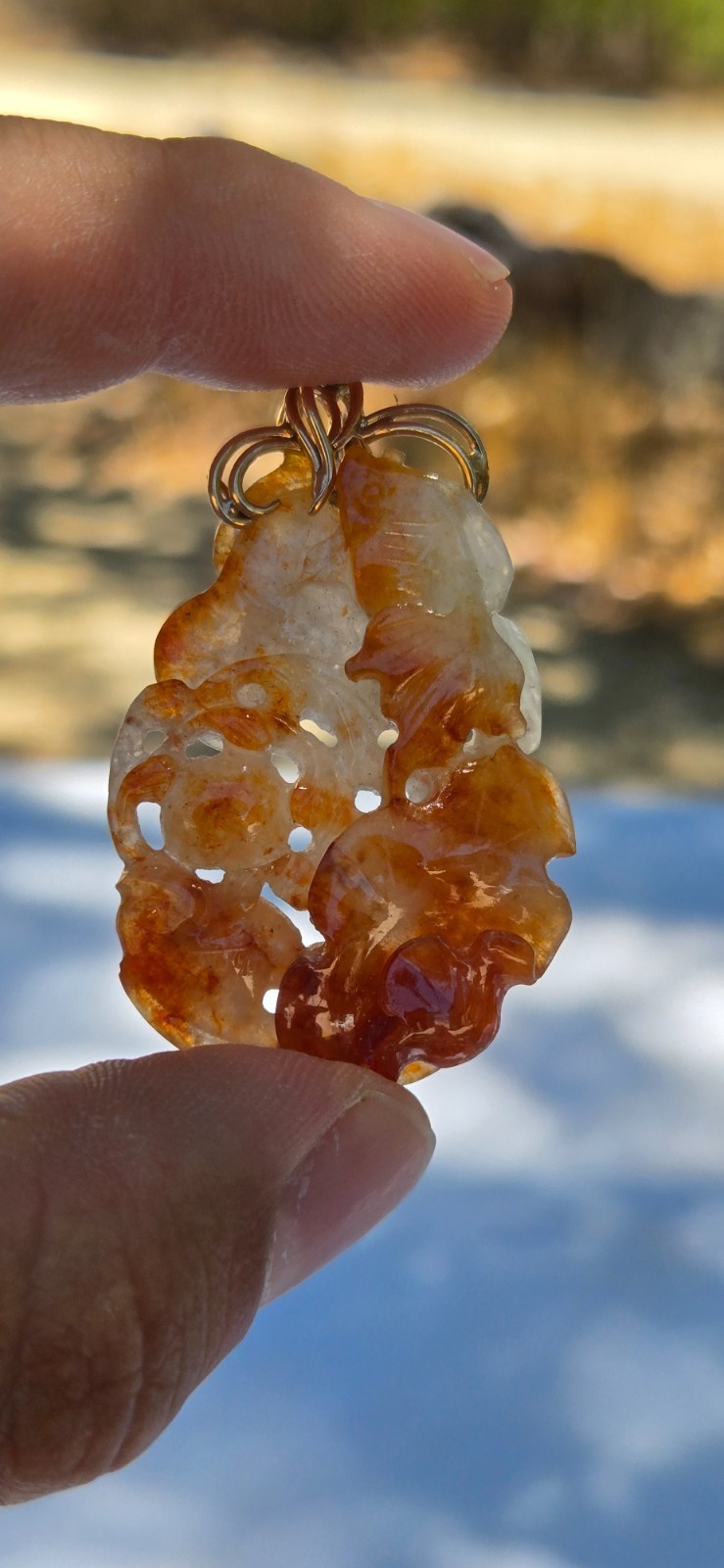 Vtg 14k Gold 13.56 Gr Carved Orange to White Semi Jade Koi Fish Lily Pad Pendant