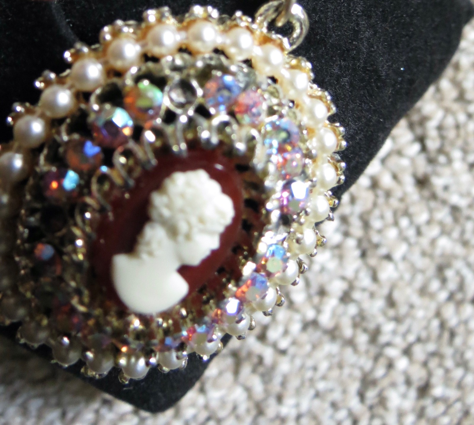 MONET CAMEO PEARLS EXTRAVAGANT LONG NECKLACE