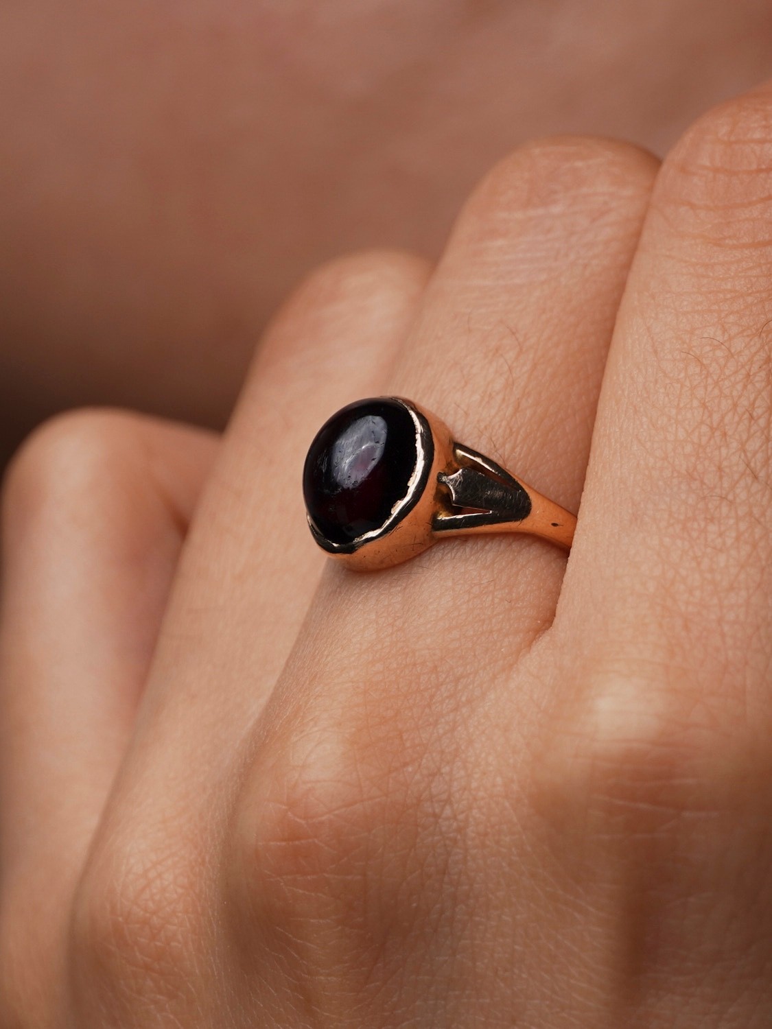 Antique Victorian Garnet Cabochon 9ct Rose Gold Signet Ring Oval Bezel I.5 / 4.5