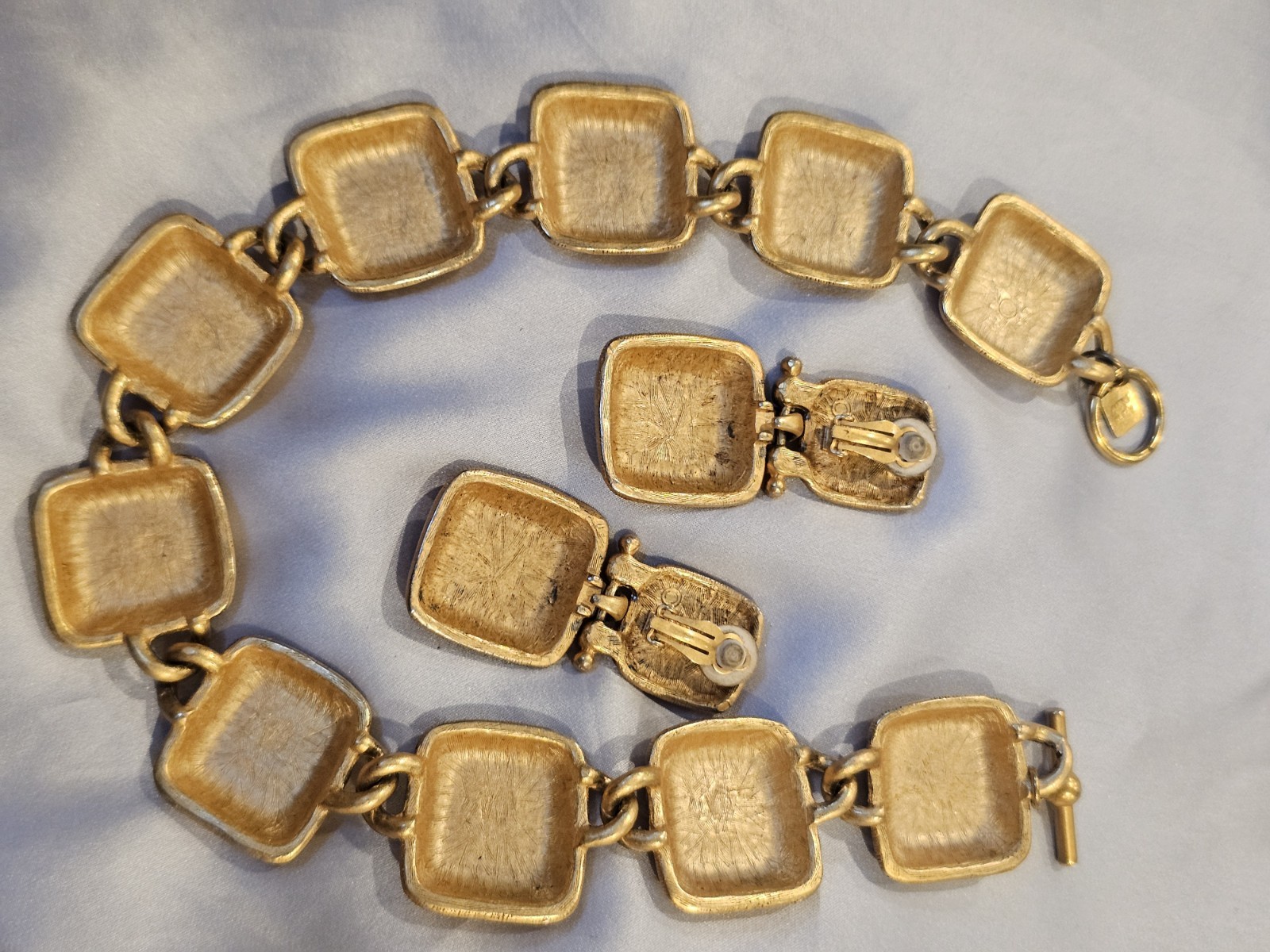 Vintage Anne Klein Matte Goldtone Black Enamel 15.5″ Necklace Clip Earrings Set