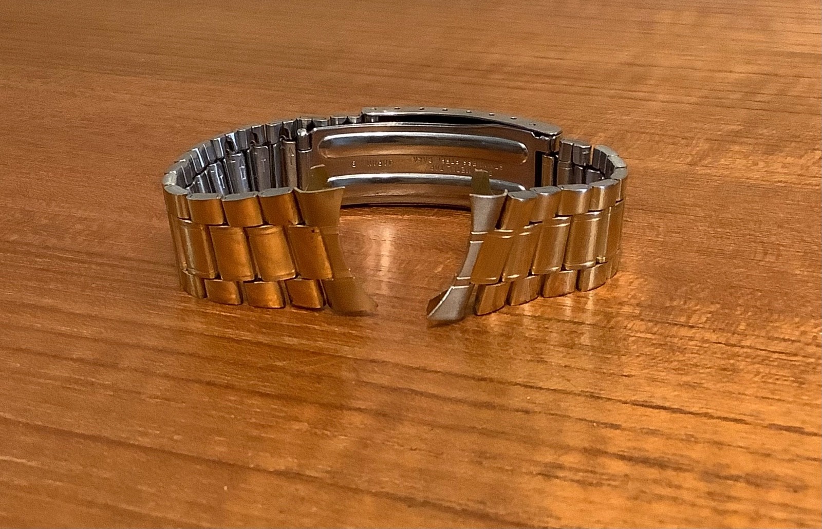 Vintage Seiko Quartz SQ Men’s Gold Tone Fold Over Clasp Watchband 20mm Curve End
