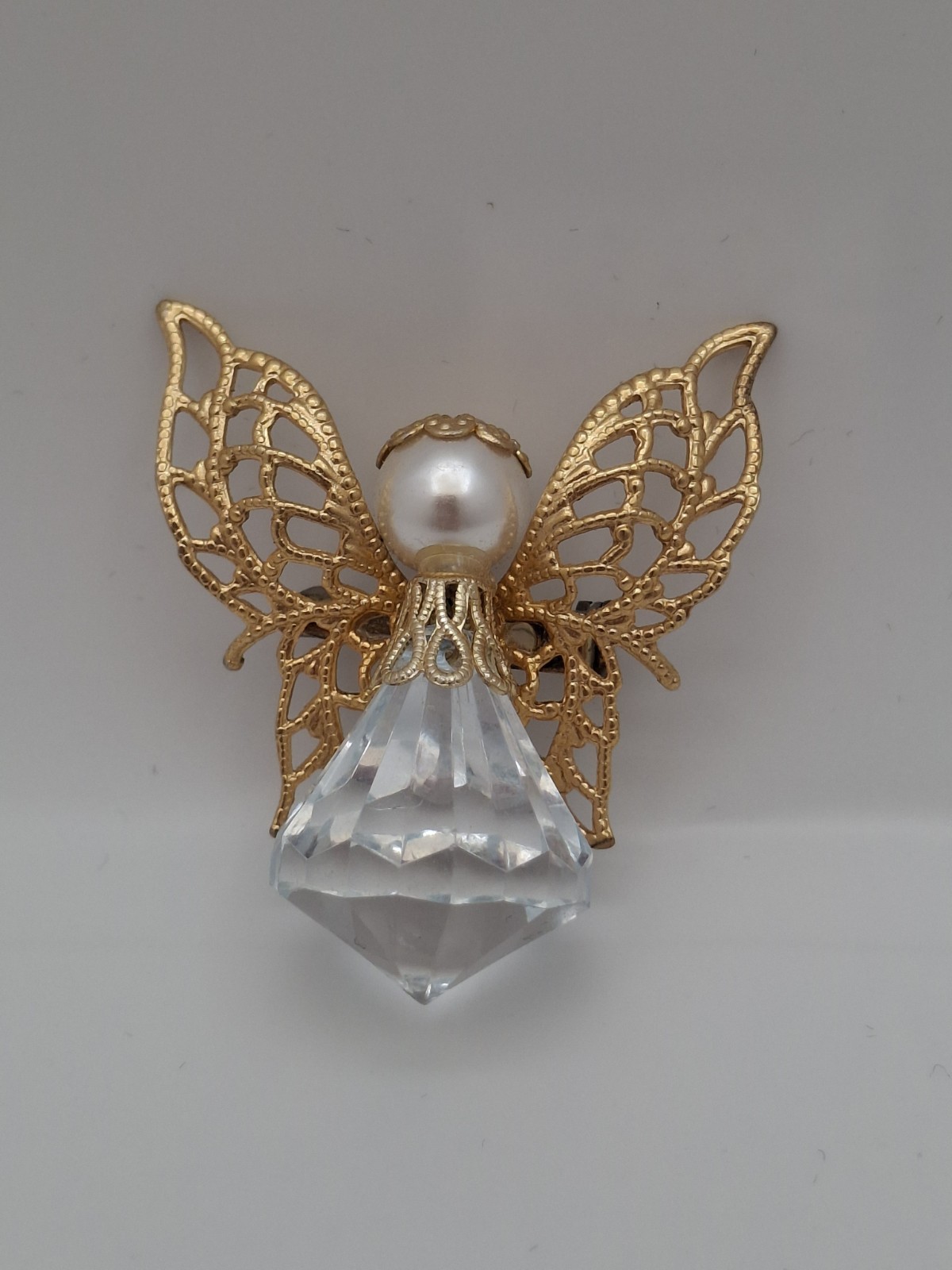 Winged Angel Brooch Pin Filgaree Gold Color 1.5″