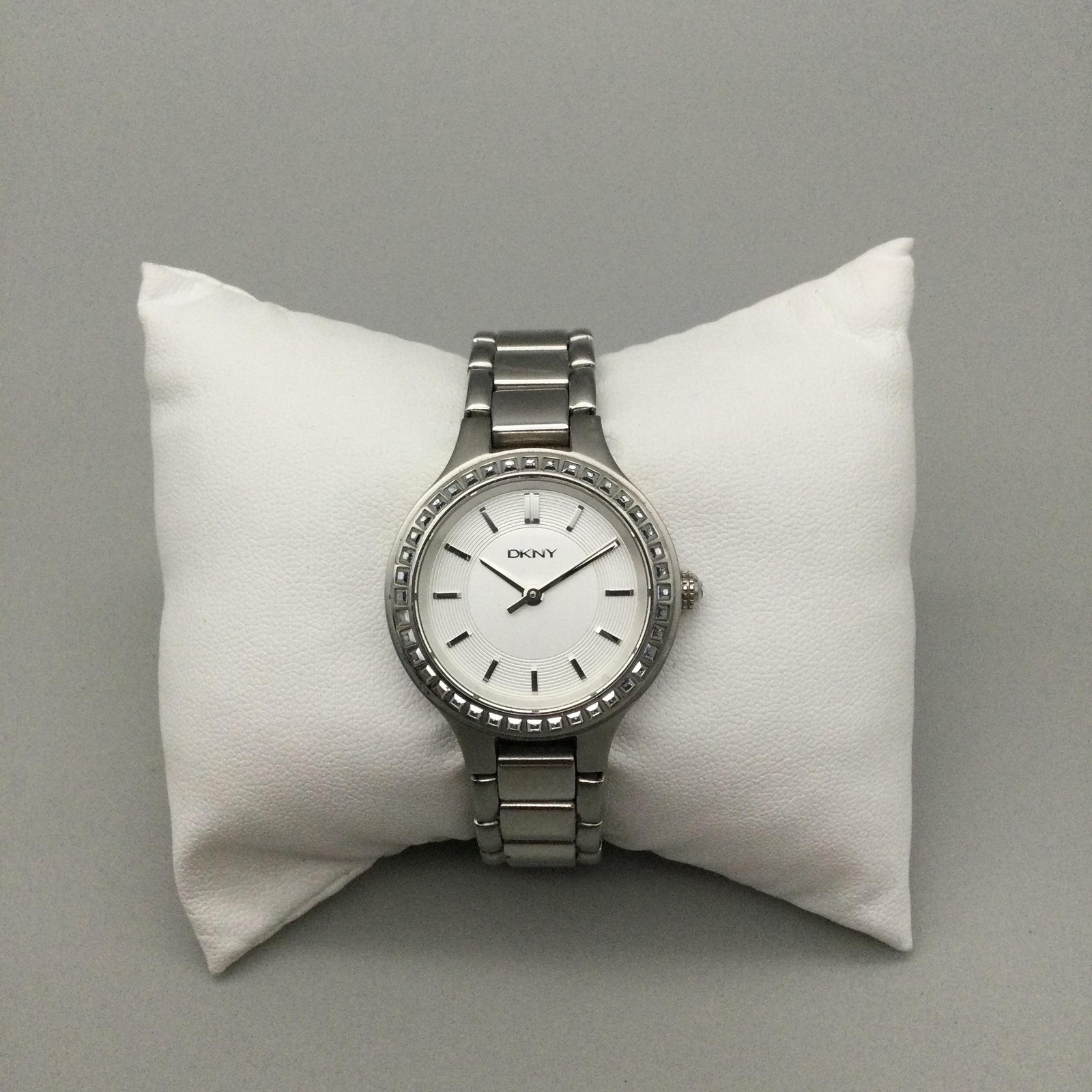 DKNY NY-2220 Womens Watch 29mm Stainless Bracelet Crystals New Battery 6″