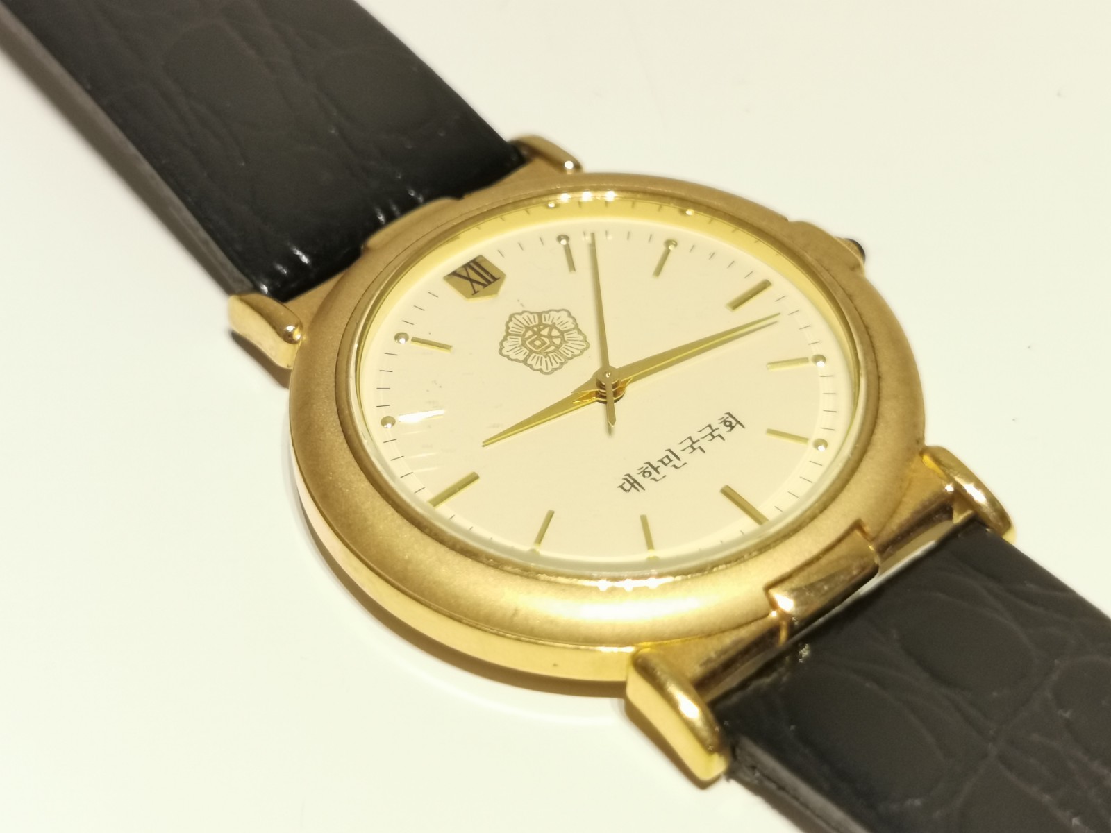 RETRO MEN’S WOMAN ADVERTISING NATIONAL ASSEMBLY REPUBLIC OF KOREA QUARTZ WATCH