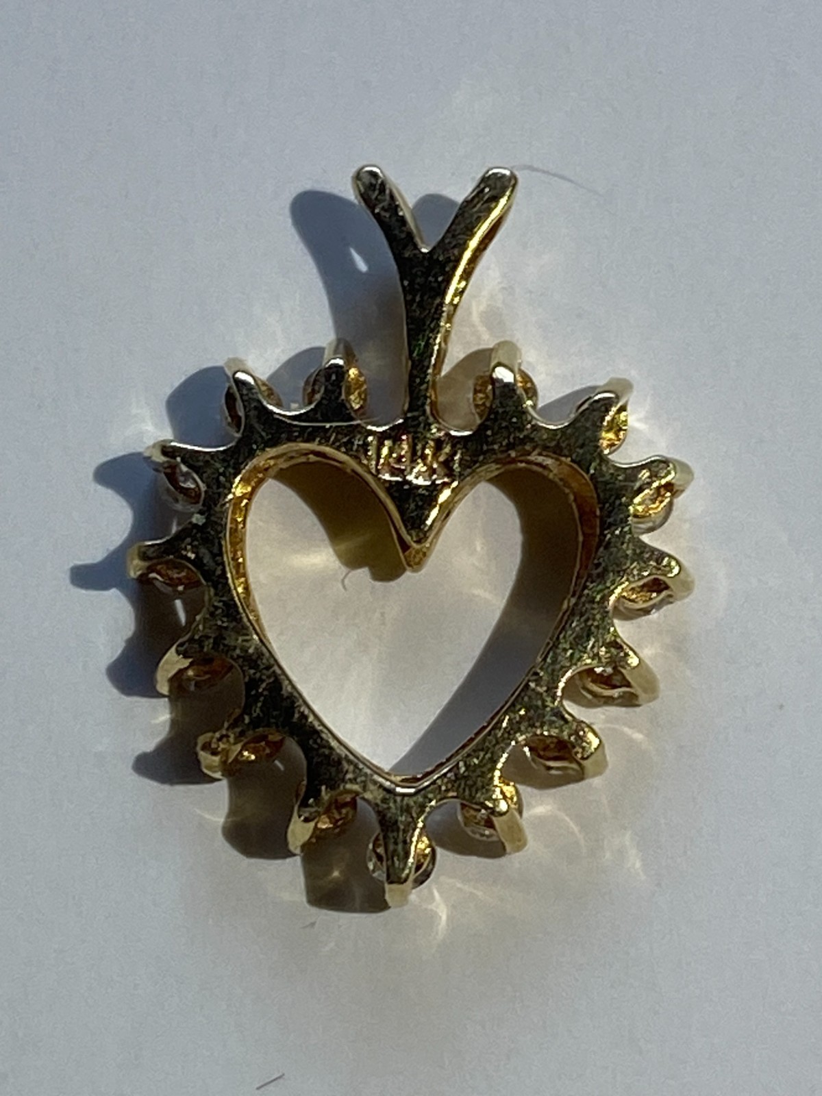 Gold Heart Pendant / 16 Diamonds – Stamped 14K Yellow Gold 1.2 grams -incl. box