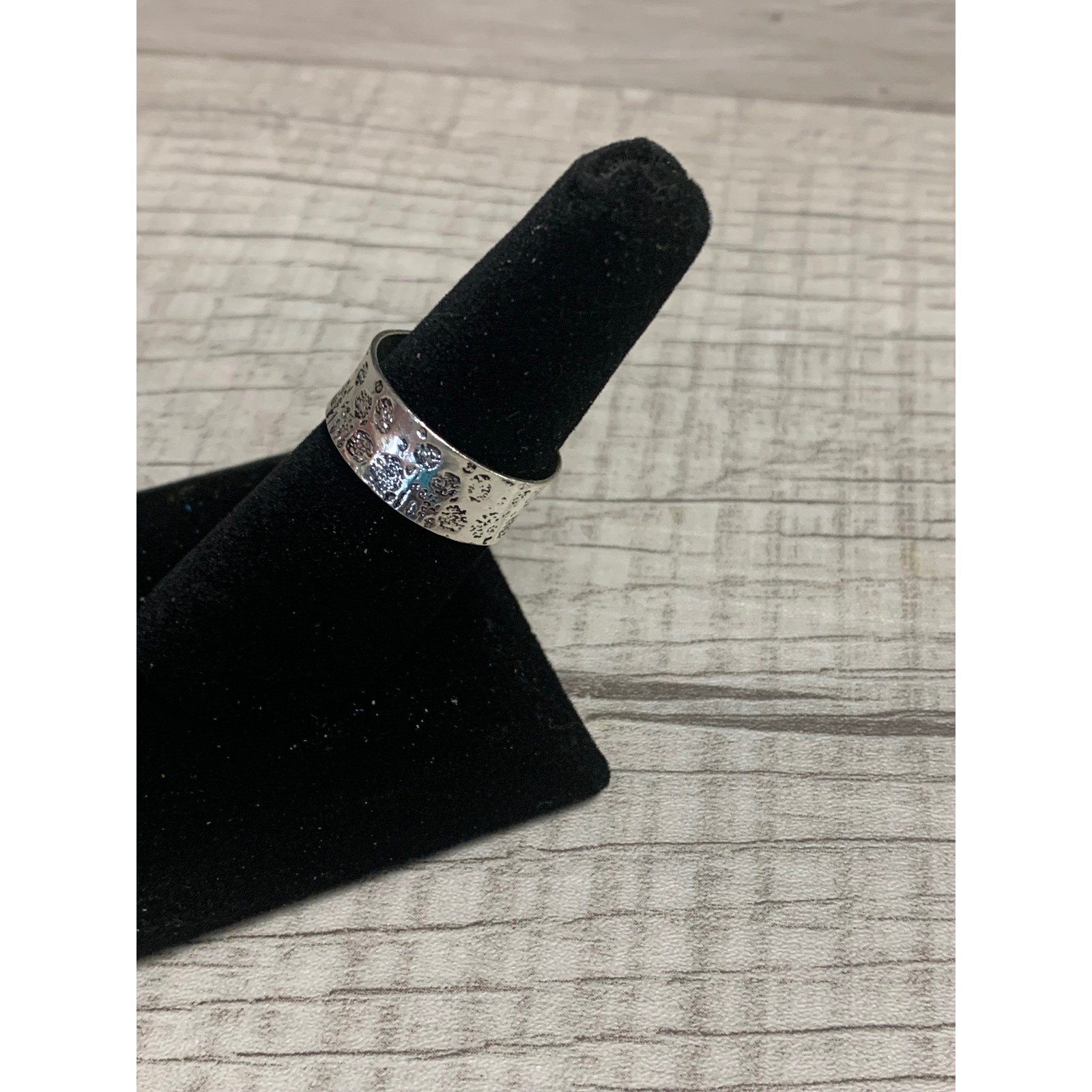Silver Tone Embossed Floral Wide Band Statement Ring Sz 8.25 Wildflower Pattern