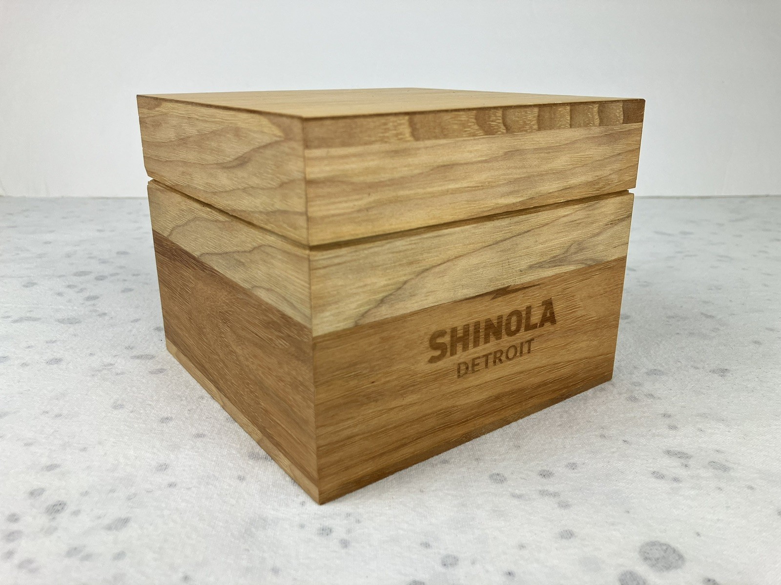 SHINOLA DETROIT Wooden Watch Case Empty Box Magnetic Closure Wood 0420 – 1505