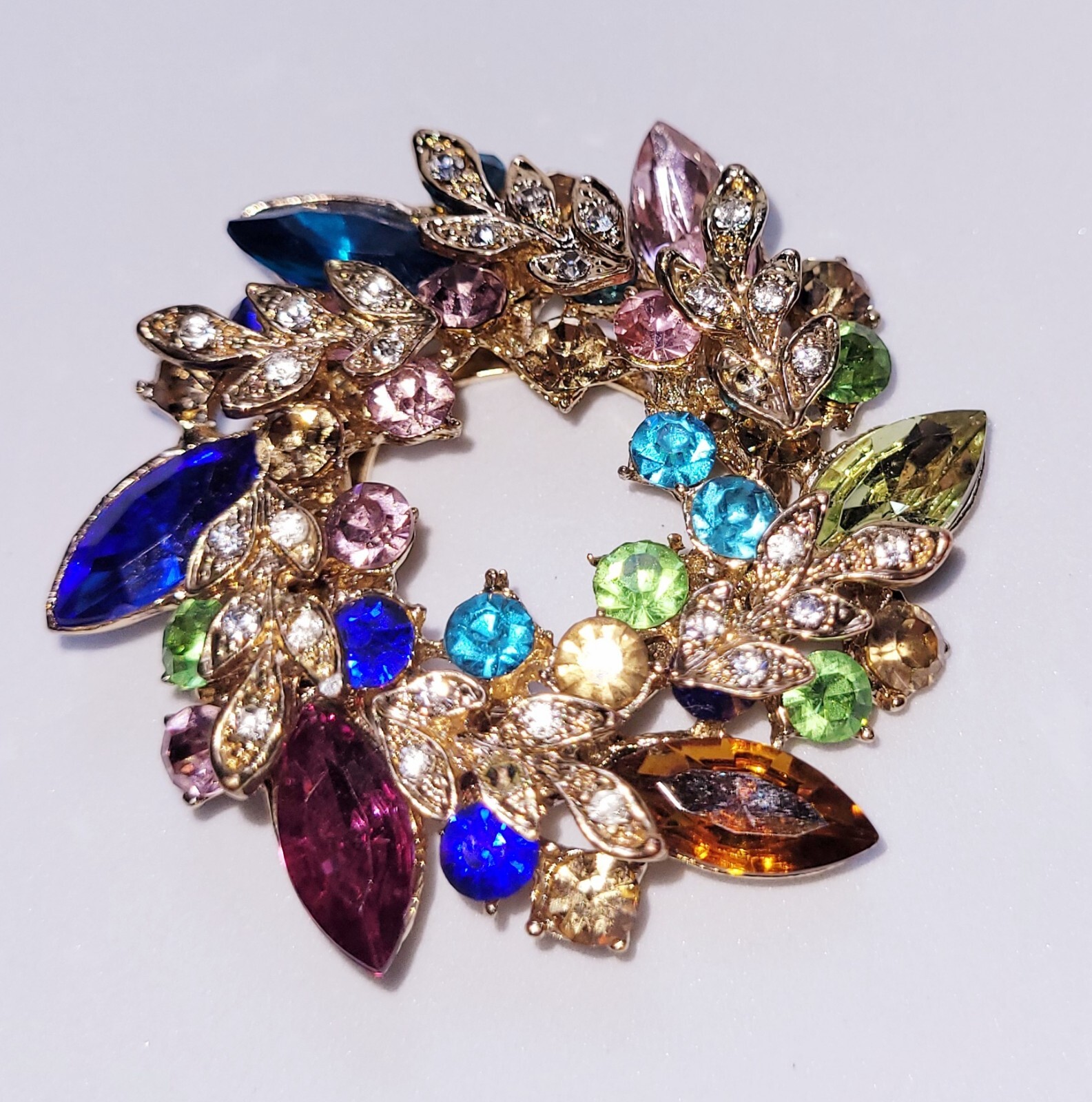 RHINESTONE WREATH SCARF CHARM CLIP Multicolored Gold Tone Sweater Ashley Cooper