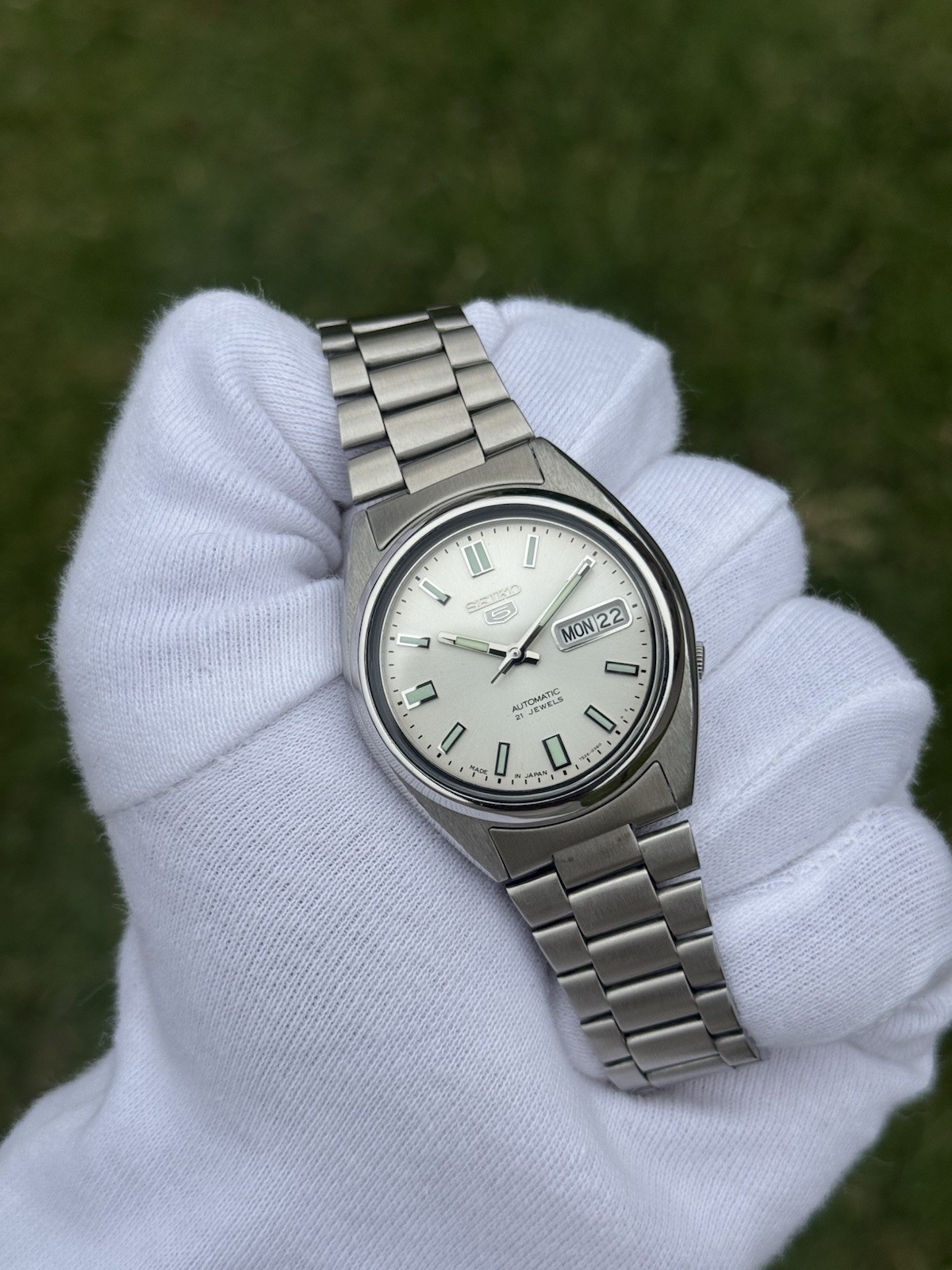Vintage Seiko 5 Automatic 7S26 Mens Wrist Watch White Dial Day Date Japan 21J