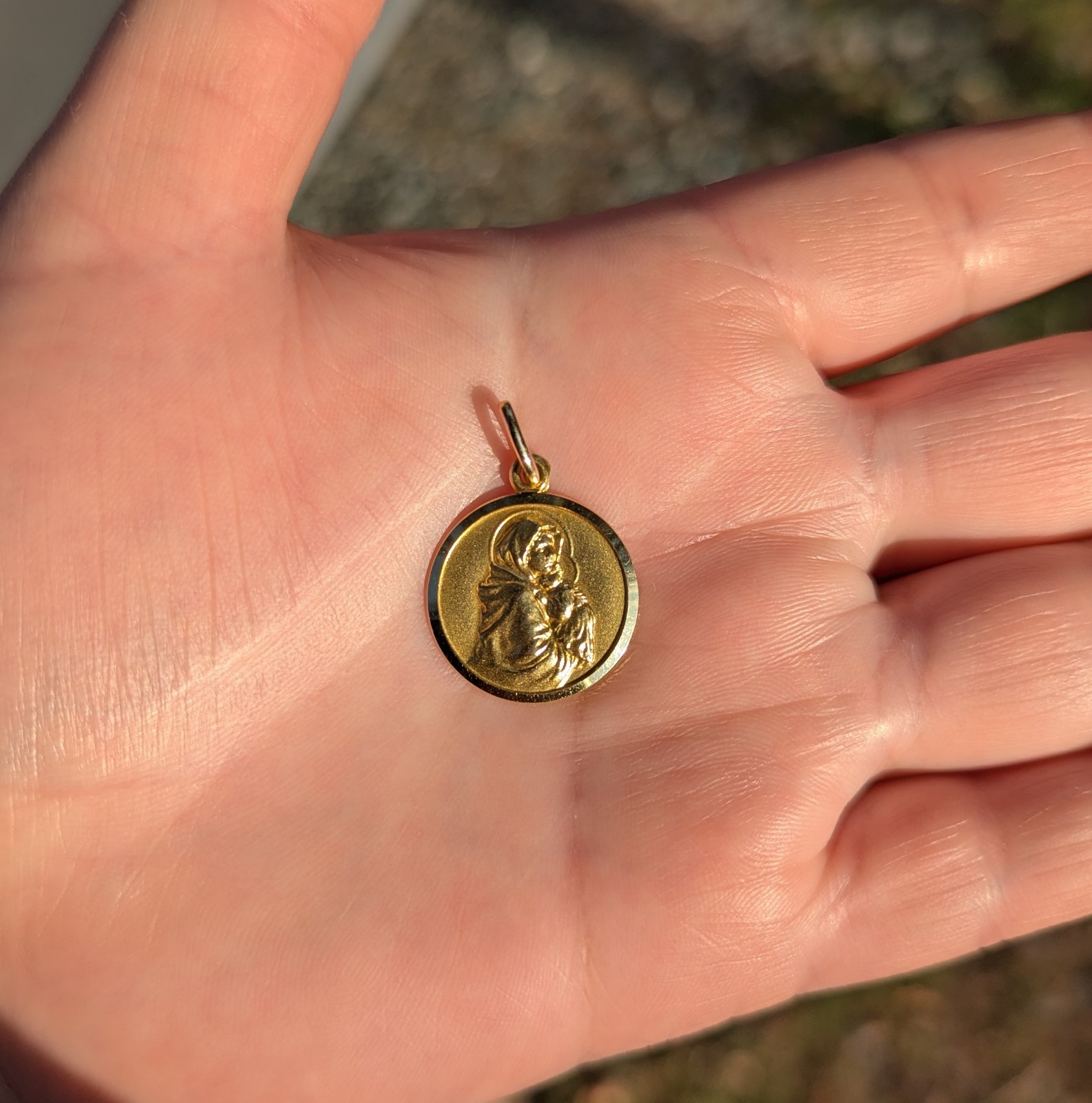 UNOAERRE 18K Gold Madonna & Child Pendant Virgin Mary Baby Jesus Italy 3.16g