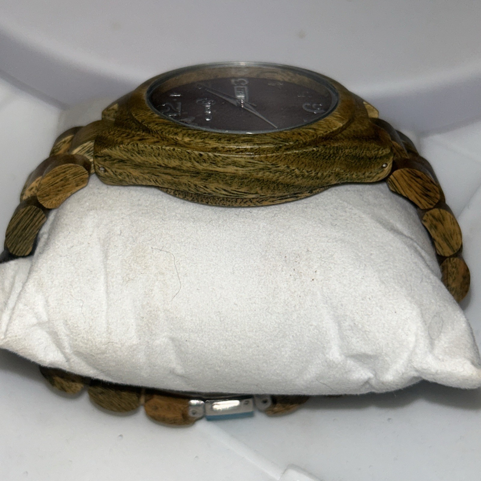 Earth Wood Sapwood Bracelet Watch With Date- Olive Brand New Needs Battery