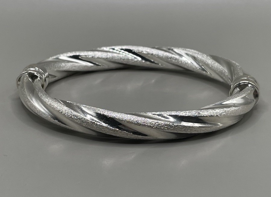 Arte d’Argento Womens Bangle Bracelet Sterling Silver 925 Diamond Cut