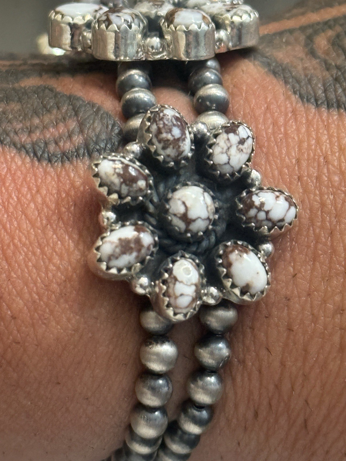STERLING SILVER 4mm NAVAJO PEARL WILD HORSE CLUSTER STRETCH BRACELET .925 6-7”