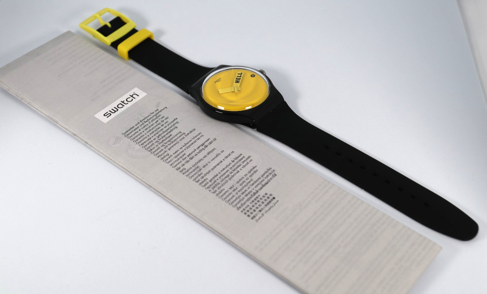 New Limited Swatch Swiss CIAO TUTTI” WRISTWATCH, BLACK YELLOW SU0B120 41MM