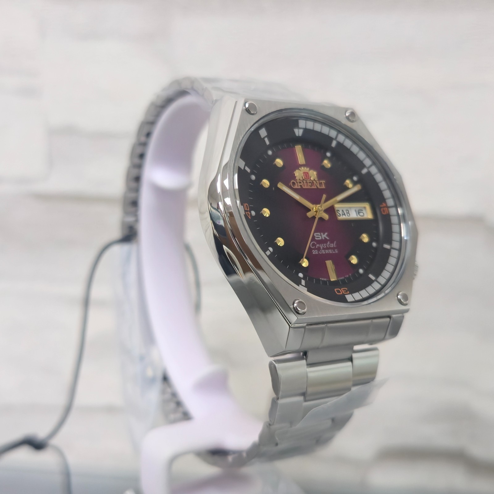 Orient Revival Neo 70’s RA-AA0B02R Automatic Red Dial 41.7 mm New Men’s Watch
