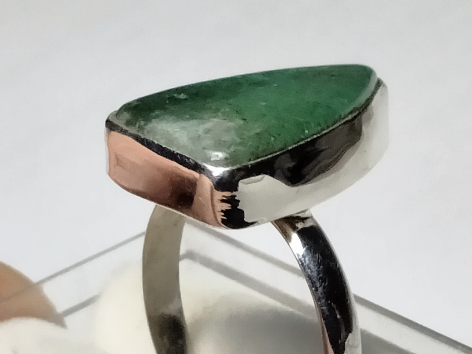 ATTRACTIVE NATURAL GREEN ONYX IN STERLING SILVER 925 RING SIZE 8.75-9.0