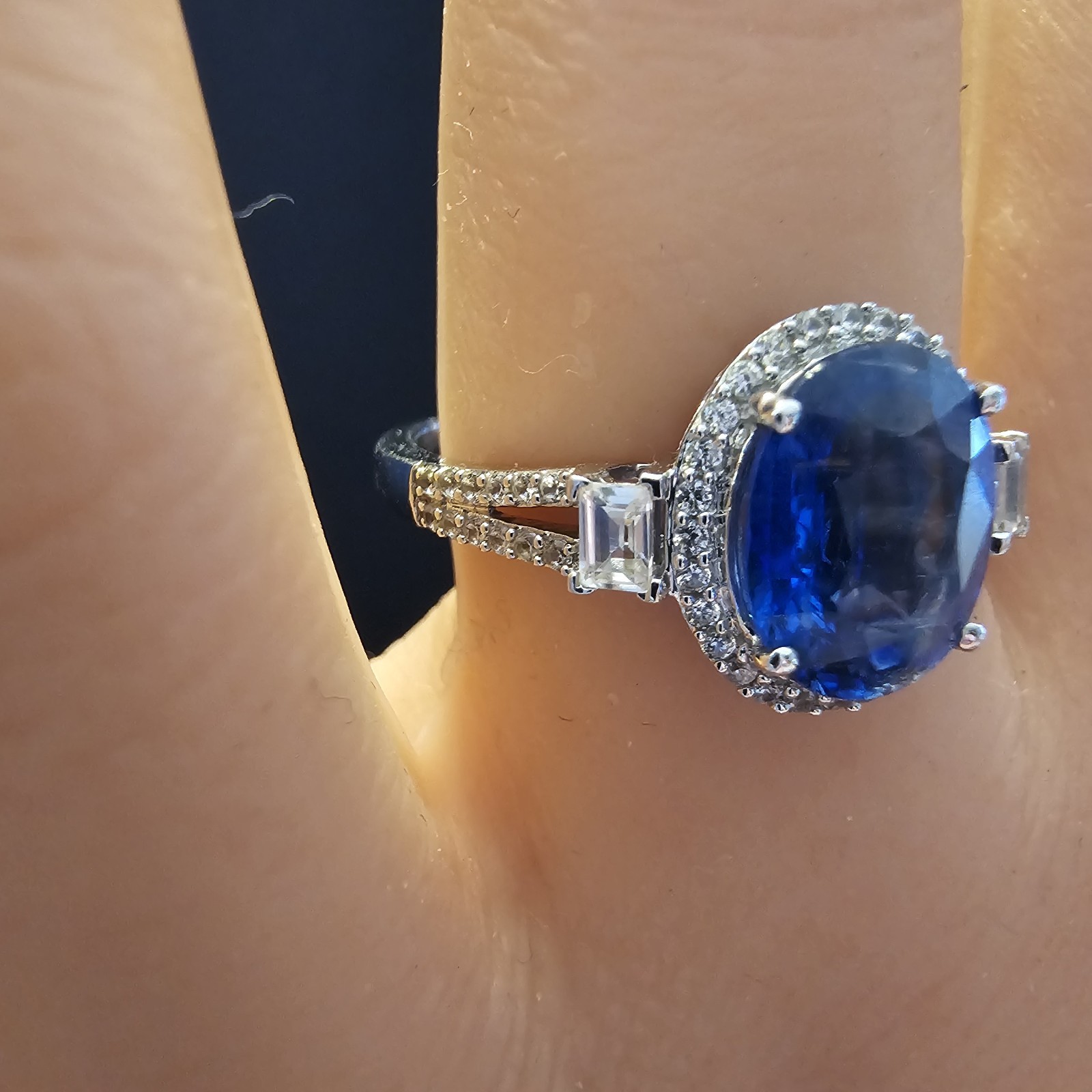 2.82 ctw Blue Kyanite 10k White Gold Ring with .5 ctw White Zircon Accent sz 9.5