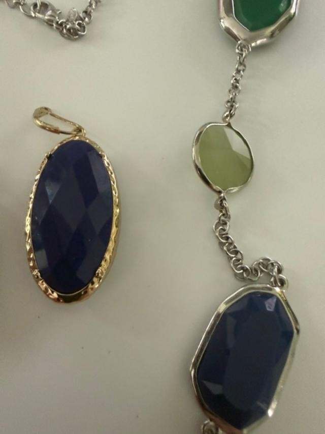 Set Premier Designs Gemma 39″ Necklace 2 Pairs Green Blue Drop Earrings