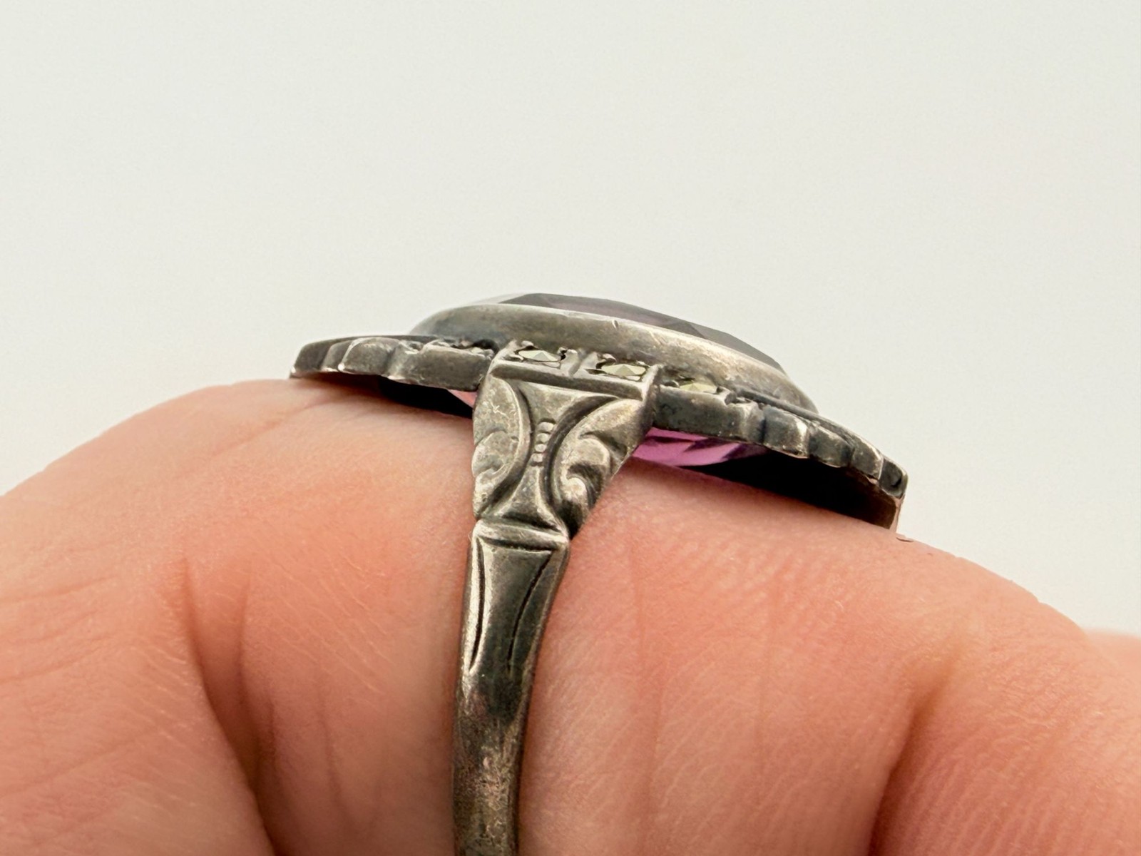 Vintage Uncas Manufacturing Sterling Silver Purple Glass Marcasite Ring Sz 6.25