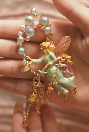 BROOCH- ESSHPULE Vintage Style Baroque Fairy Tassel Brooch -Elegant Alloy Brooch