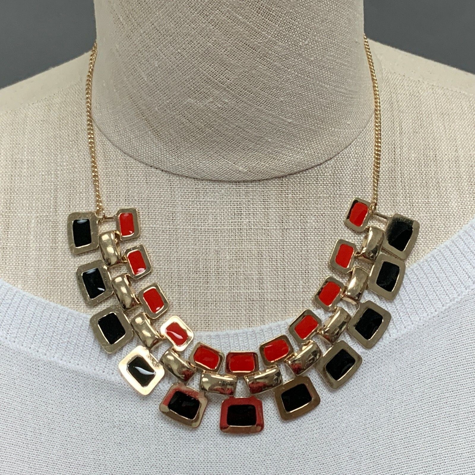 Women’s Necklace Black Red Gold-tone Multicolor NWOT