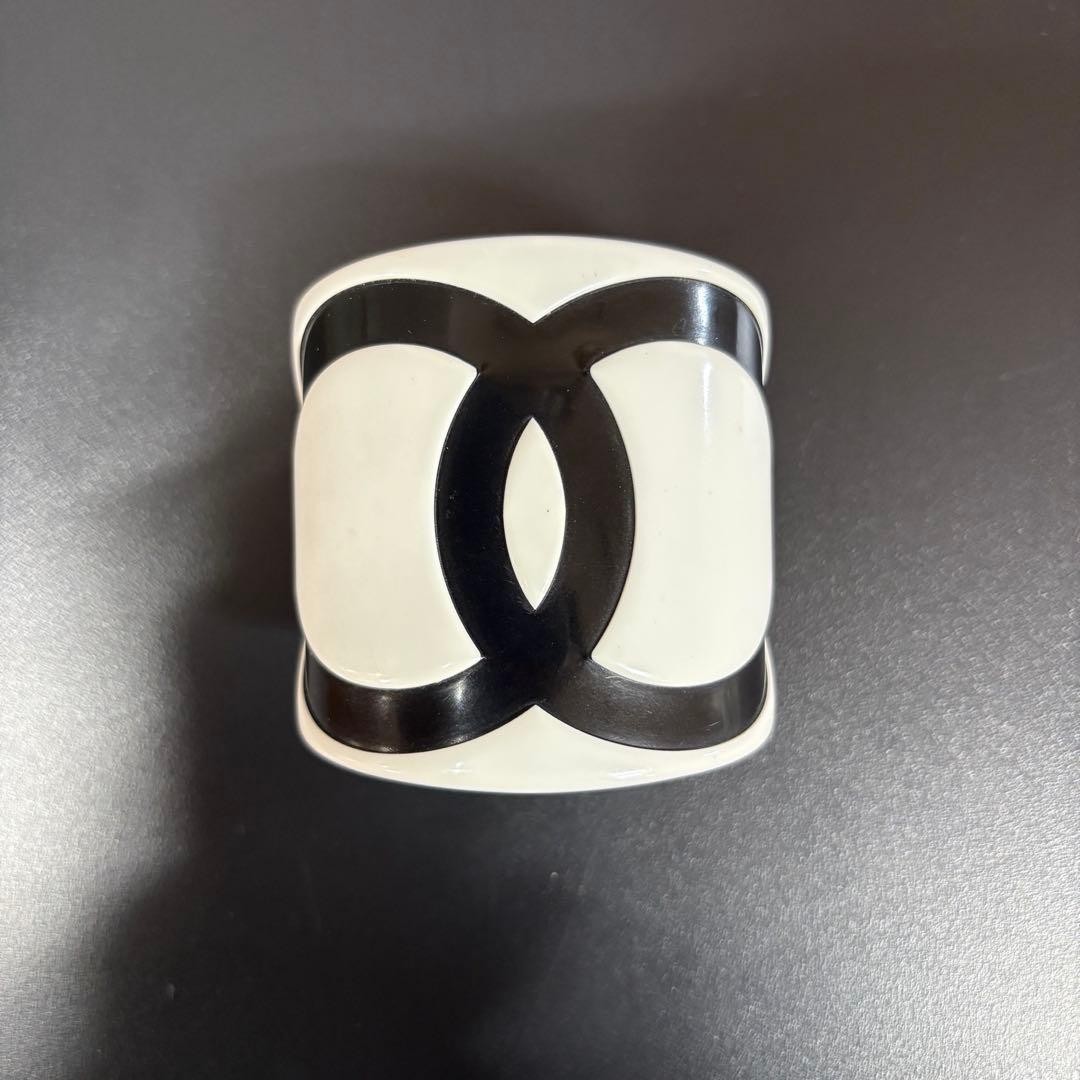 Chanel White Black Plastic Bangle Bracelet Coco Mark Logo Wide Cuff Vintage Used
