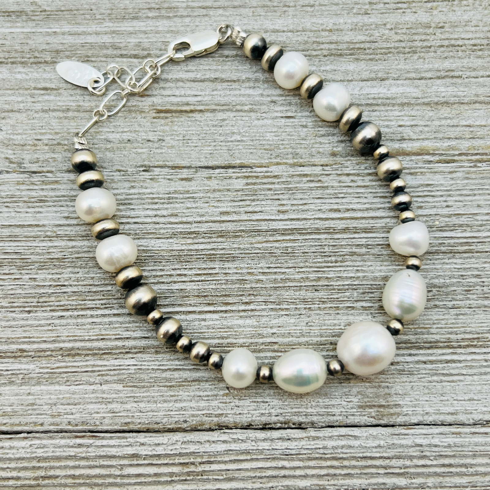 Adjustable 7″ – 9″ bracelet, Real Sterling Silver, Freshwater pearls, Western B