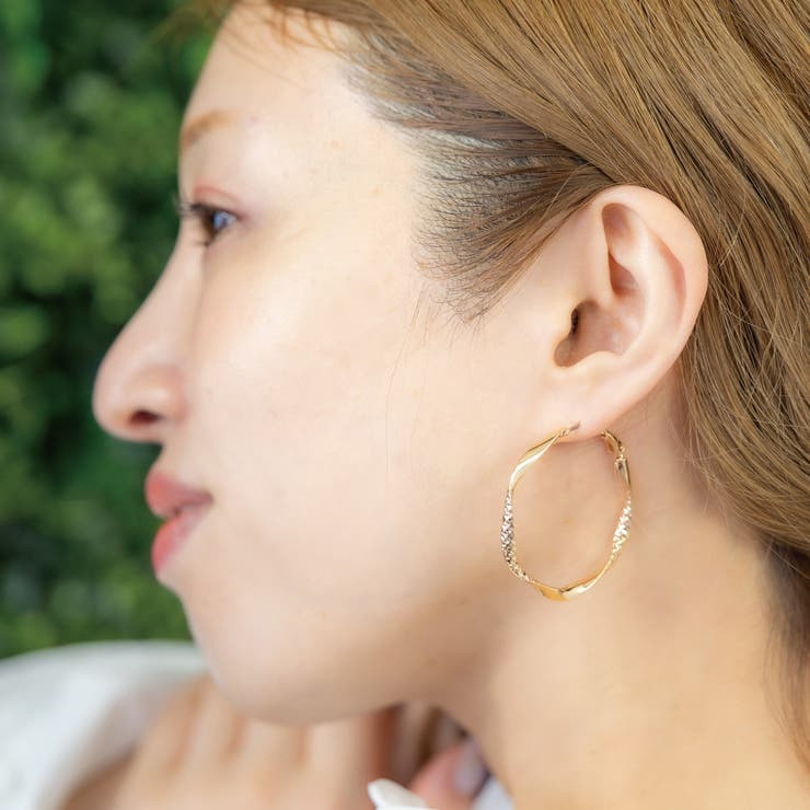 1 Pair Fashionable Gold Circle Earrings Textured Twist Design Hoop Earrings