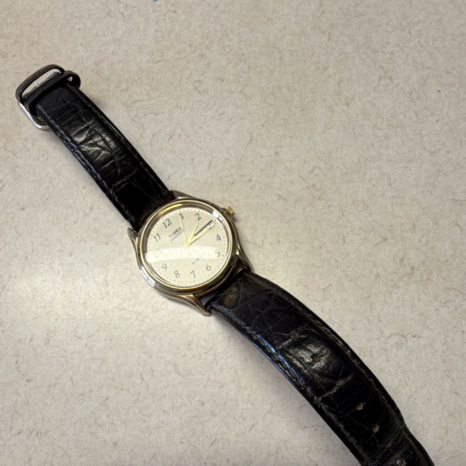 Timex Indiglo Quartz Analog Wristwatch Day/Date 30m Gold Tone Black Leather